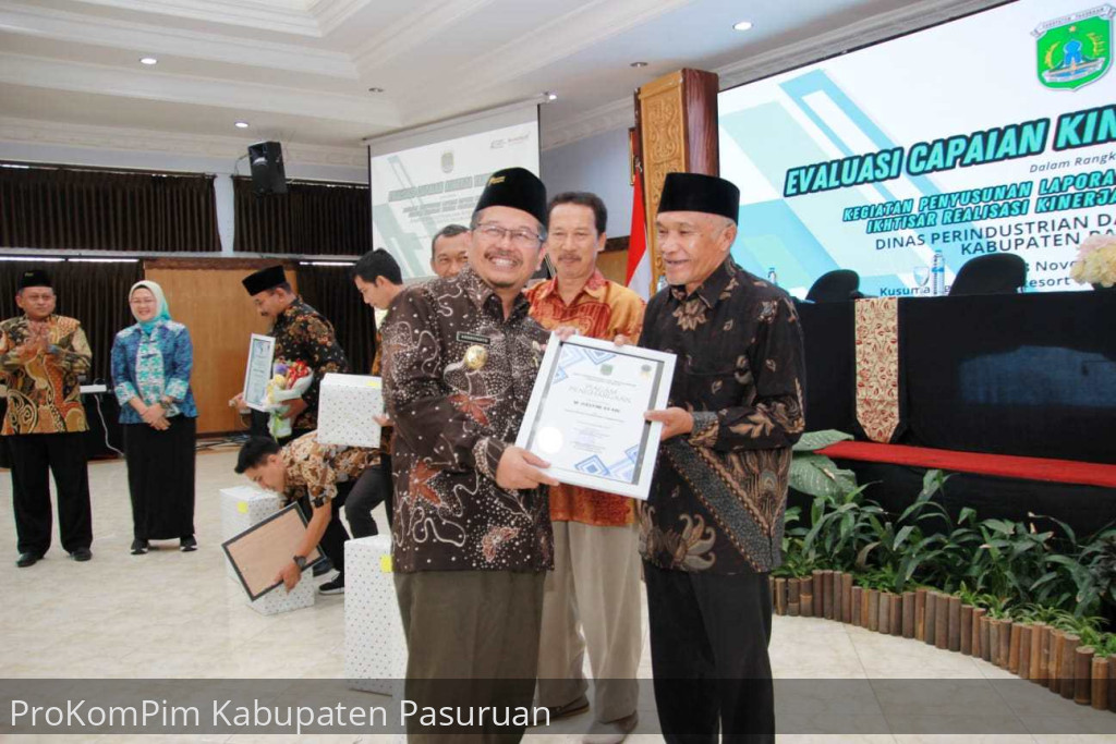 Agenda Koordinasi dan Penyusunan LAPKIN Ikhtisar Realisasi Kinerja Disperindag TA 2023, Pj. Bupati Pasuruan Berikan Apresiasi Kepada Pengelola Pasar Yang Berhasil Capai Target Retribusi