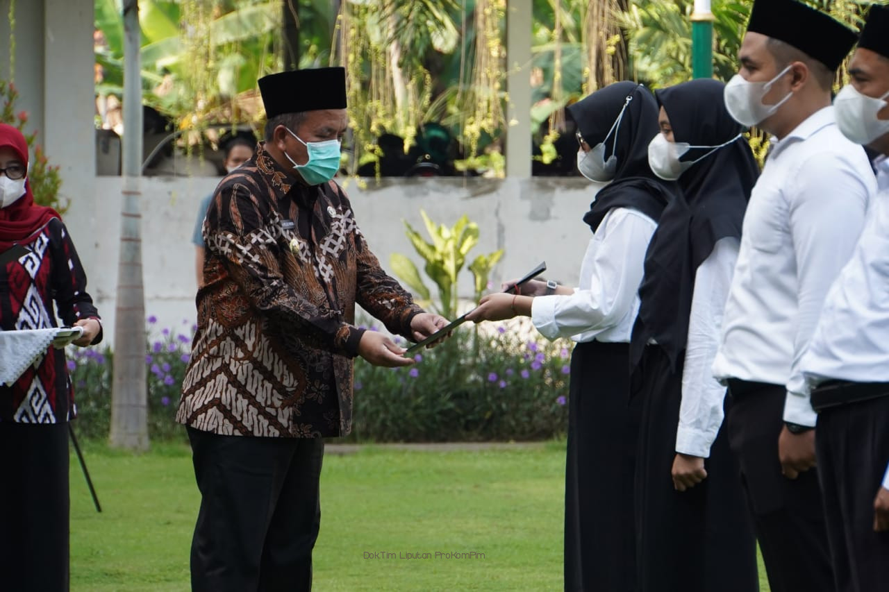 Wabup Mujib Imron Serahkan SK Pengangkatan 129 CPNS dan PPPK Pemkab Pasuruan Non Guru Formasi 2021
