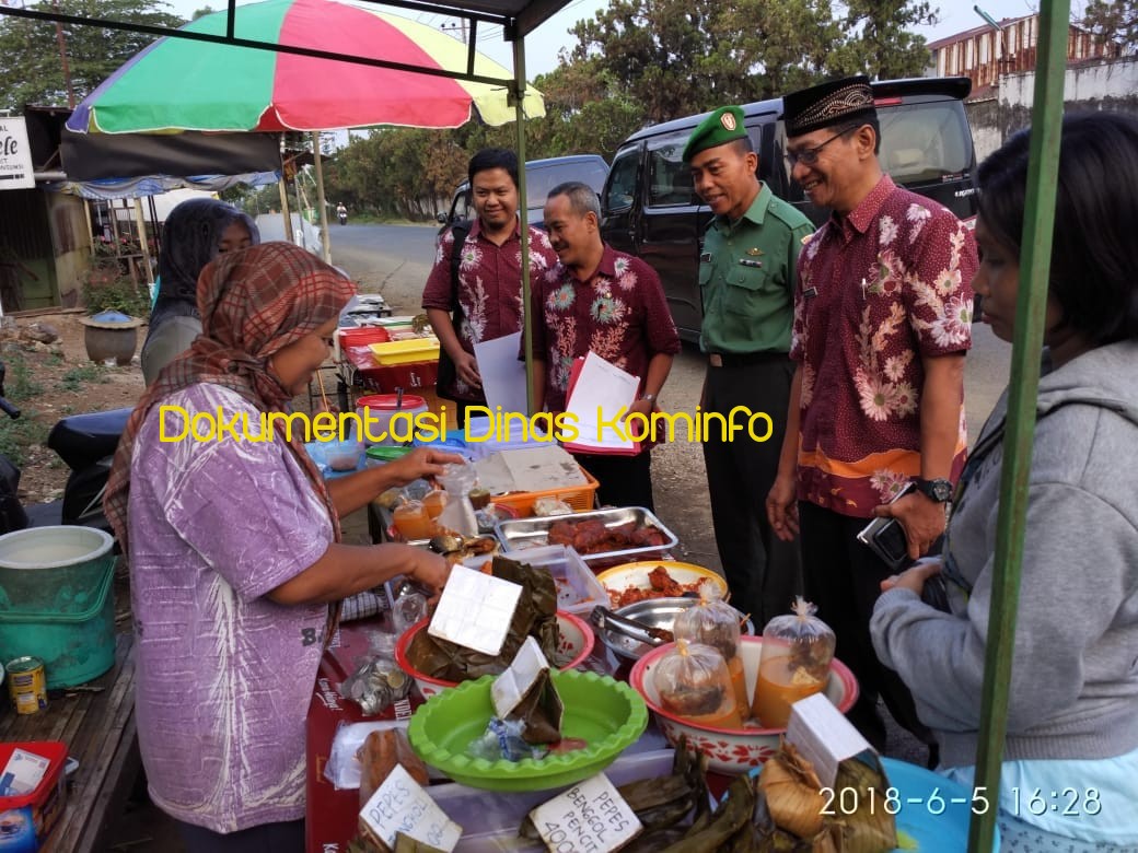 Pastikan Tidak Ada Bahan Kimia Berbahaya, Disperindag Kabupaten Pasuruan Gelar Monitoring Makanan Takjil