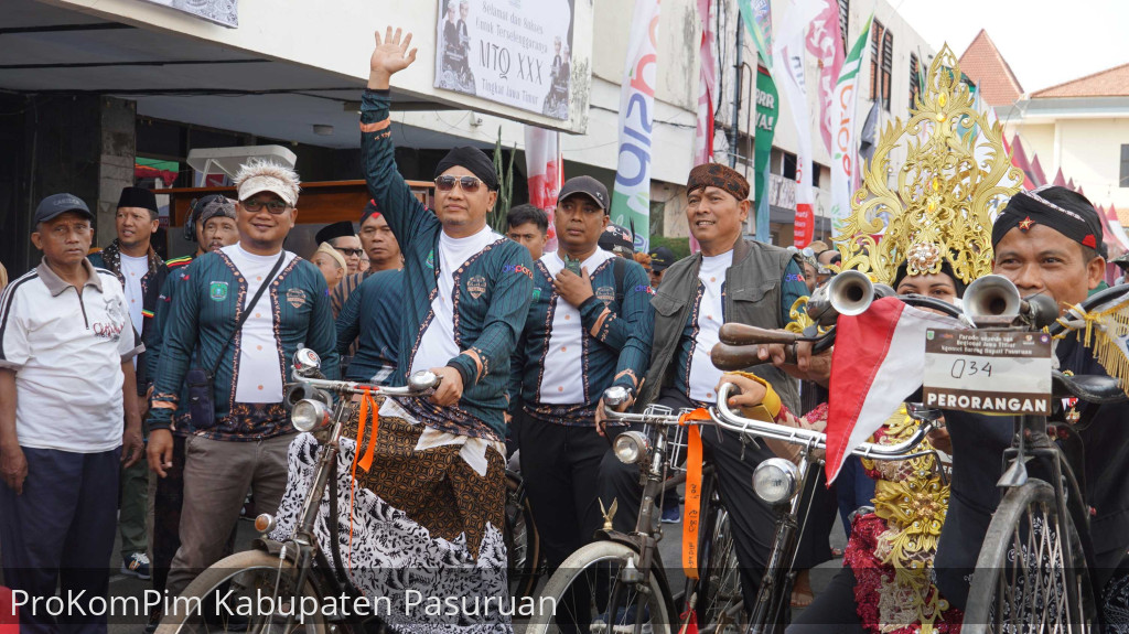 Buka Festival Olahraga Sepeda Tua “Ngonthel Santri”, Bupati Irsyad Turut Bersepeda Bersama Ribuan Peserta