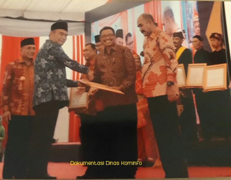 Tuntaskan Buta Aksara, Pemkab Pasuruan Raih Anugerah Aksara Utama