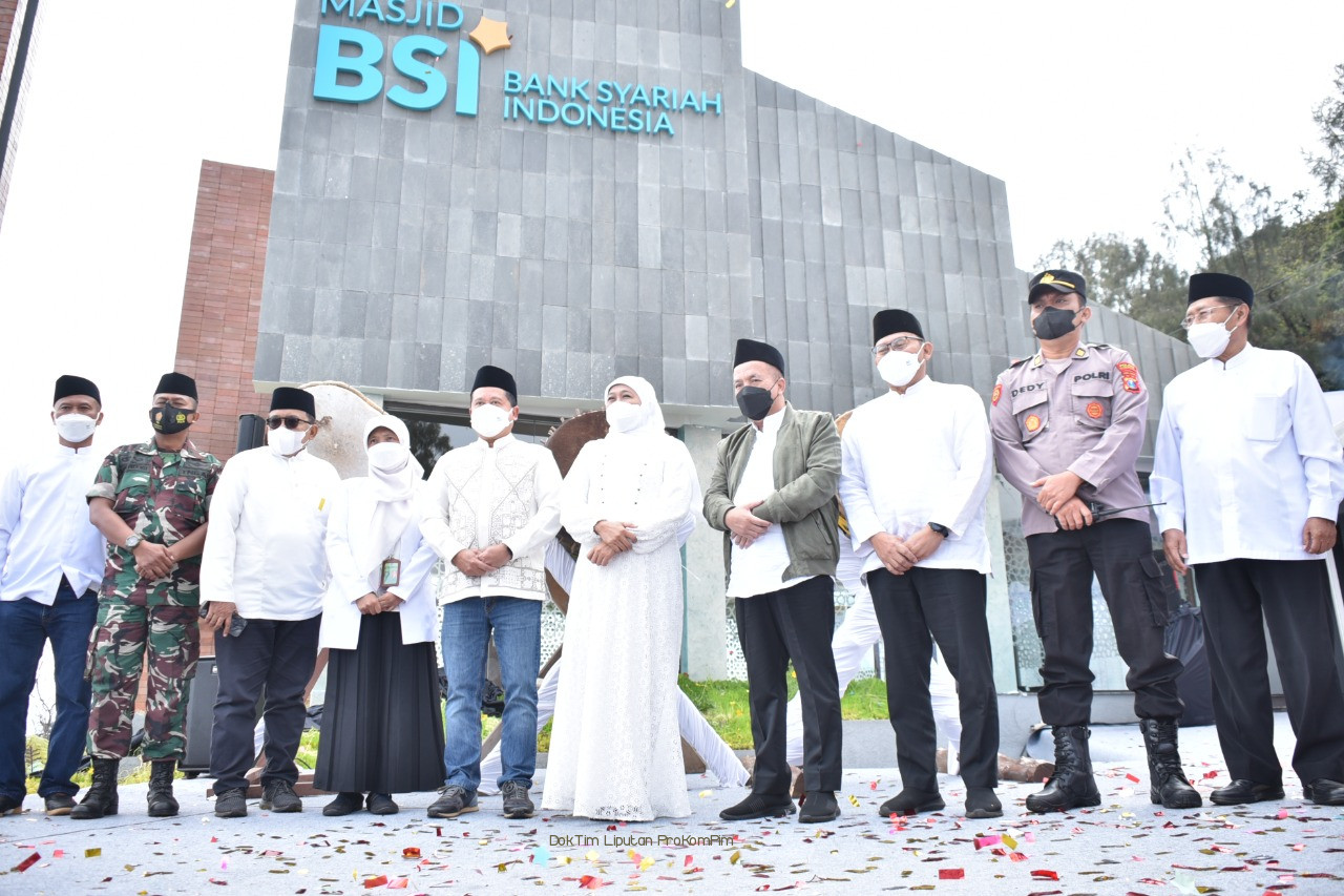   Gubernur Khofifah Resmikan Masjid dan Mushola BSI Penanjakan Bromo Bersama Plh. Bupati Pasuruan 