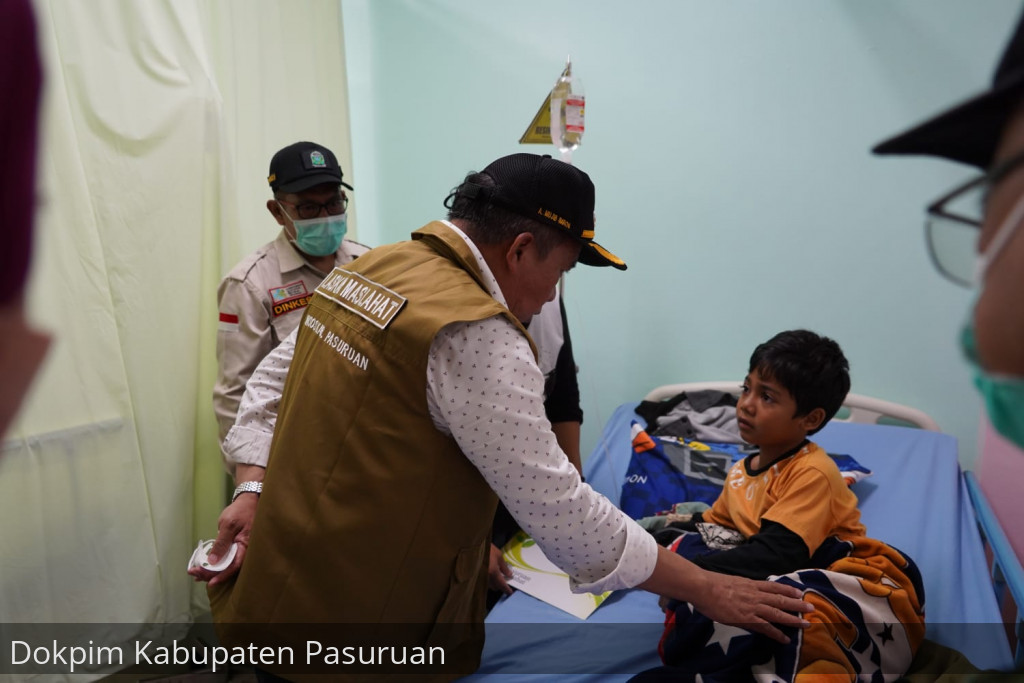 Wabup Mujib Imron Himbau Warga Waspada Serangan Ular di Musim Hujan