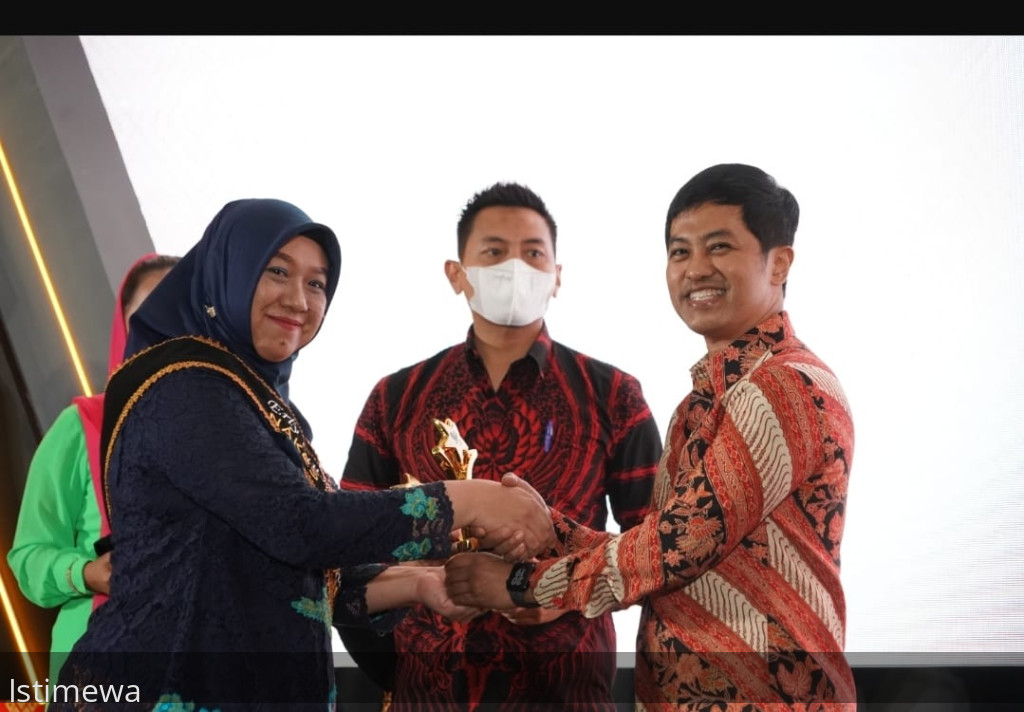 Erly Mutiarawati Subrata, Bidan RSUD Bangil Raih Penghargaan Nakes Teladan Nasional