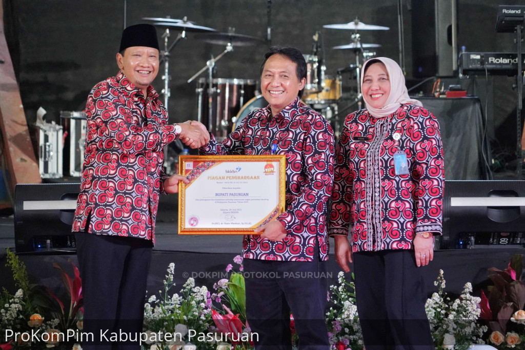 Berhasil Turunkan Angka Prevalensi Stunting, Bupati Irsyad Raih Penghargaan Dari Kepala BKKBN