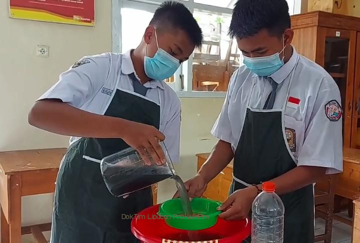 Pelajar SMKN Puspo Ciptakan Probiotik Khusus Sapi