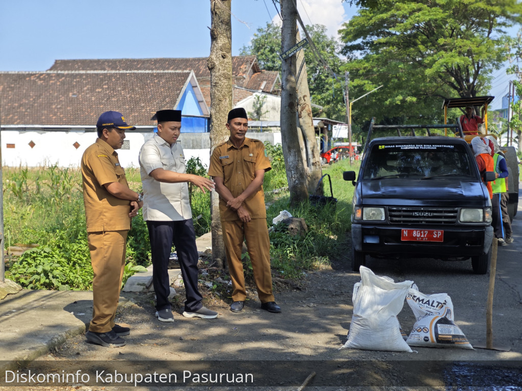 Tancap Gas. Bupati Rusdi Sutejo Minta Perbaikan Jalan Rusak Selesai Sebelum Lebaran