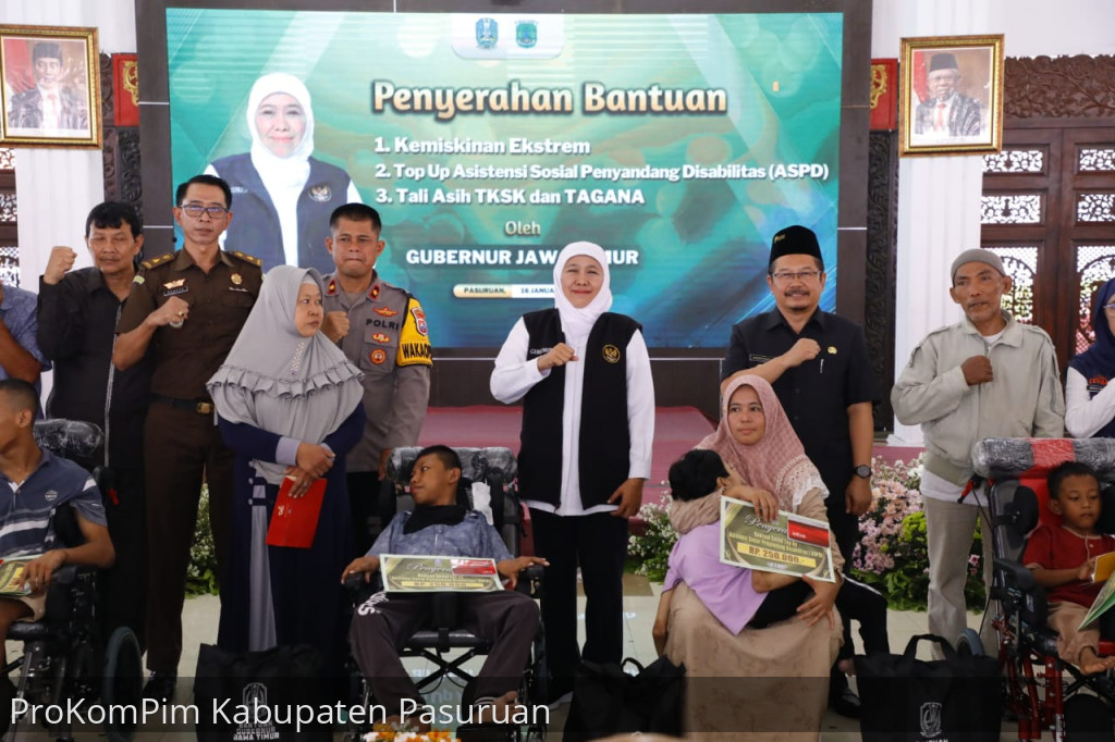 Gubernur Jatim Salurkan Bansos Program Kemiskinan Ekstrem Jatim Kepada 1.108 KPM di Kabupaten Pasuruan