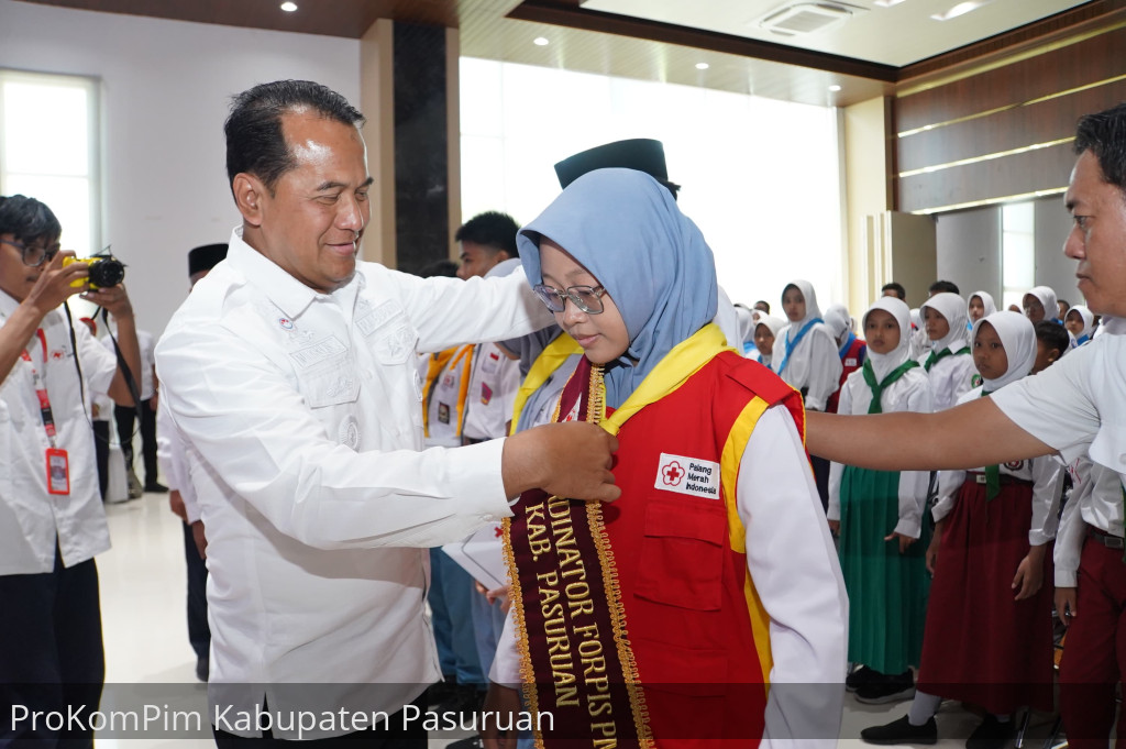 Kukuhkan Pengurus dan Anggota PMR Sekolah/Madrasah se-Kabupaten Pasuruan, Pj. Bupati Nurkholis Gelorakan Semangat Berbagi Kepada Sesama