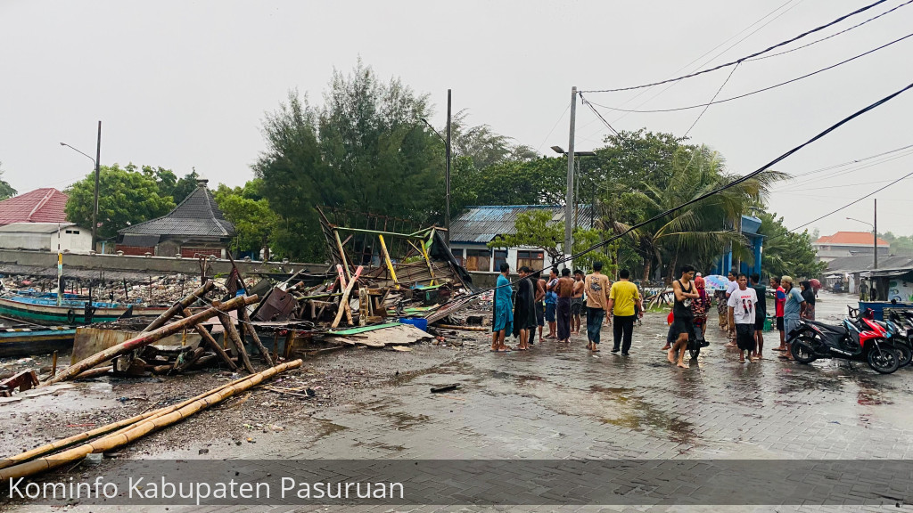 Puluhan Rumah Warga di Kecamatan Lekok Dihantam Angin Puting Beliung