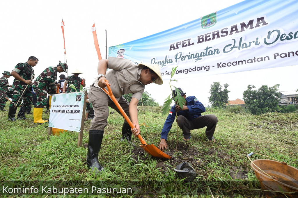 Pj Bupati Nurkholis, Dandim dan Pemdes Sumbergedang Tanam 1000 Bibit Pohon Sukun