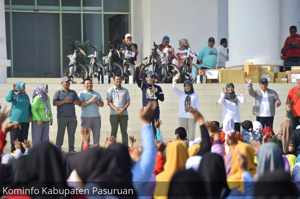 Senam Bersama Perwosi. Gus Irsyad-Gus Mujib Pamitan ke Karyawan Pemkab Pasuruan