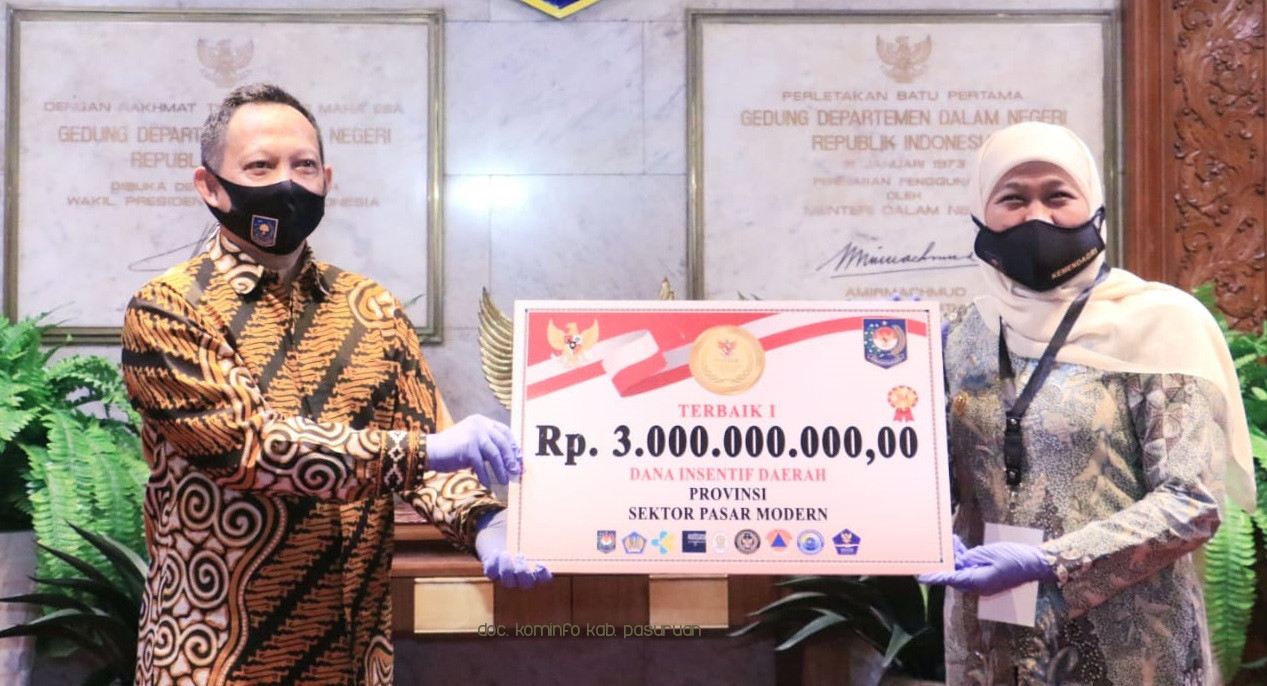 Zona Merah Berkurang, Jatim Raih Dua Penghargaan Lomba Inovasi New Normal Life dari Kemendagri