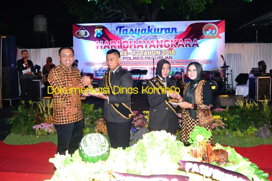 Klantink dan Komika Mudi Taylor Ramaikan Tasyakuran Hari Bhayangkara ke 72 di Polres Pasuruan