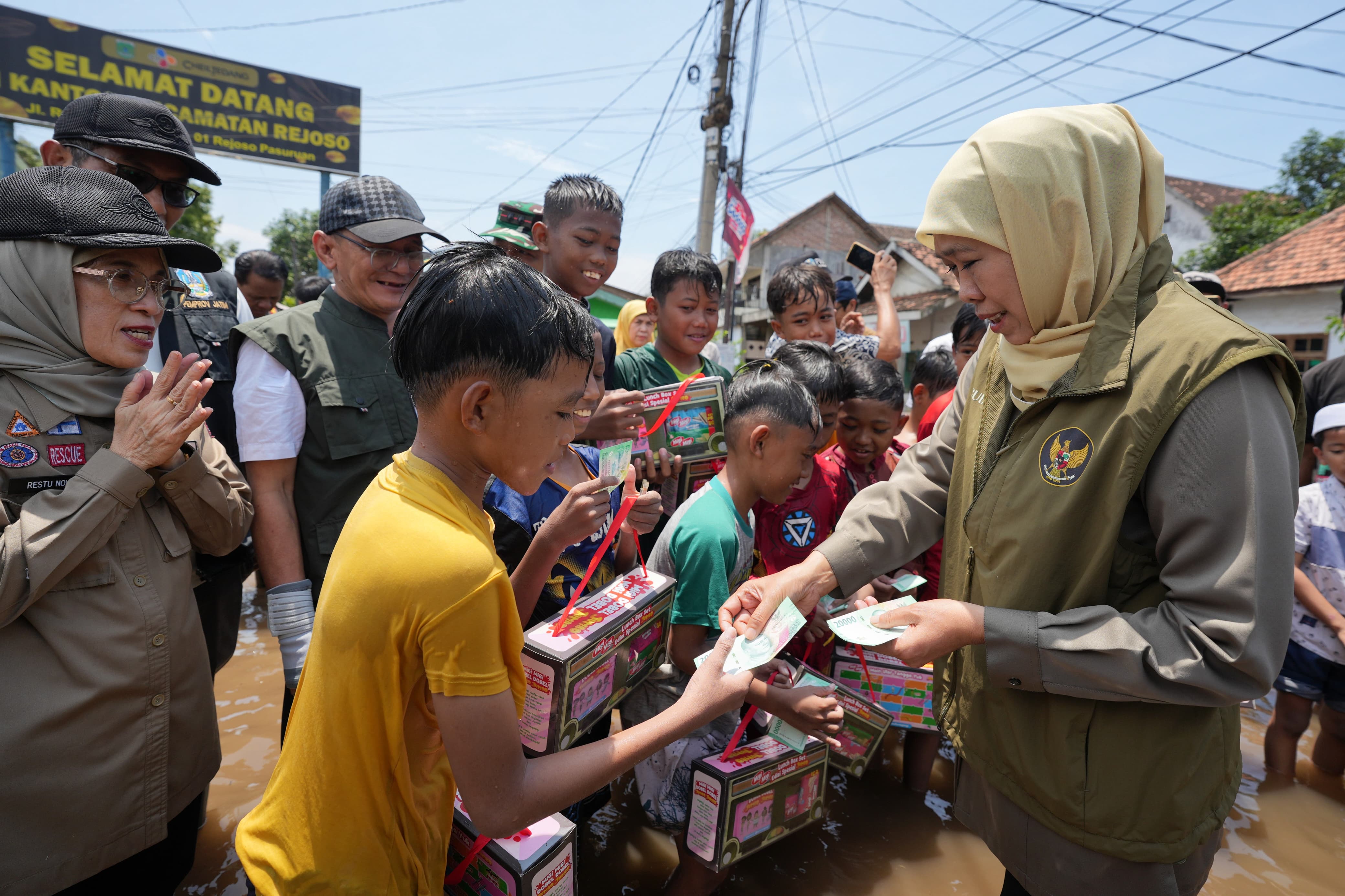 Sampul untuk Gubernur Jatim dan Wabup Pasuruan Tinjau Banjir Yang Masih Menggenang di Kecamatan Rejoso