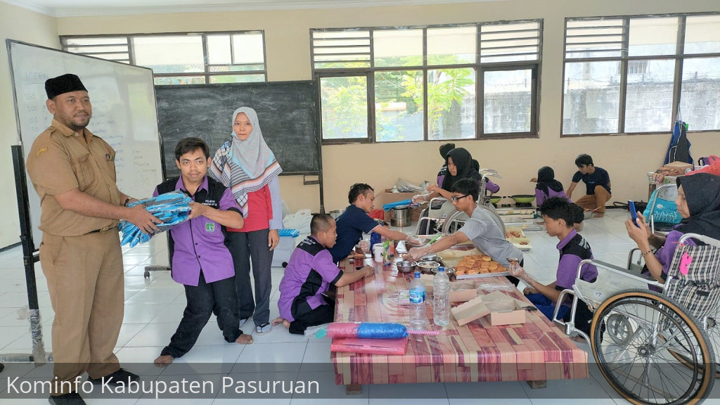 Belasan Penyandang Disabilitas Ikuti Pelatihan Pembuatan Roti dan Kue