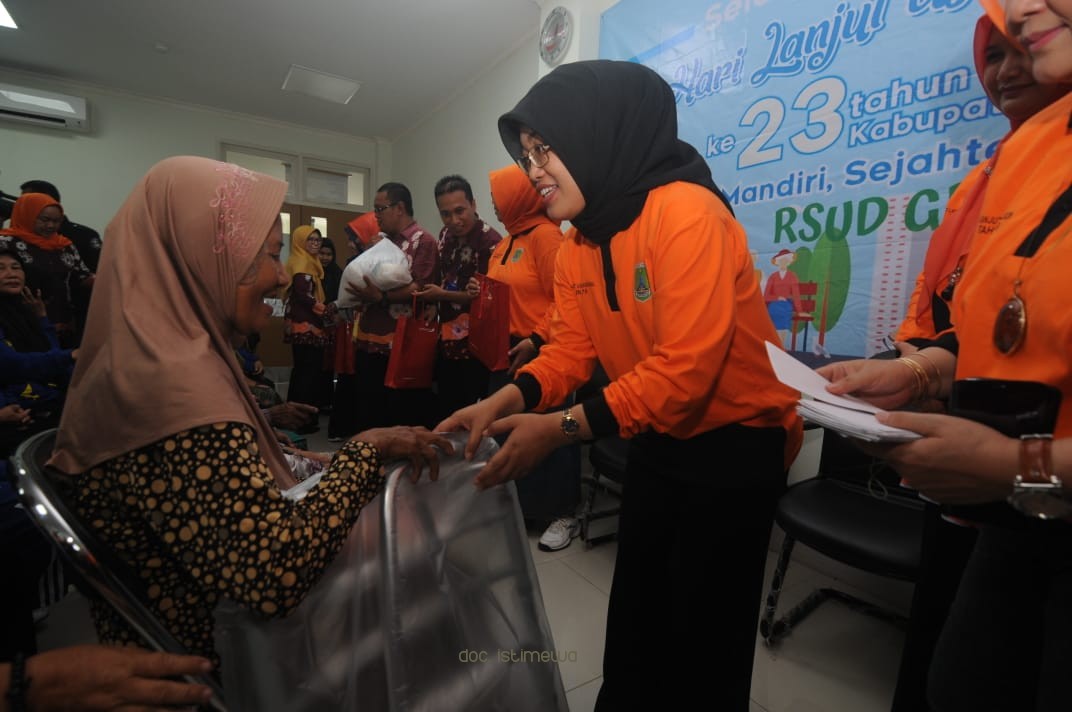 Terus Perhatikan Keberadaan Lansia Terlantar di Kabupaten Pasuruan 