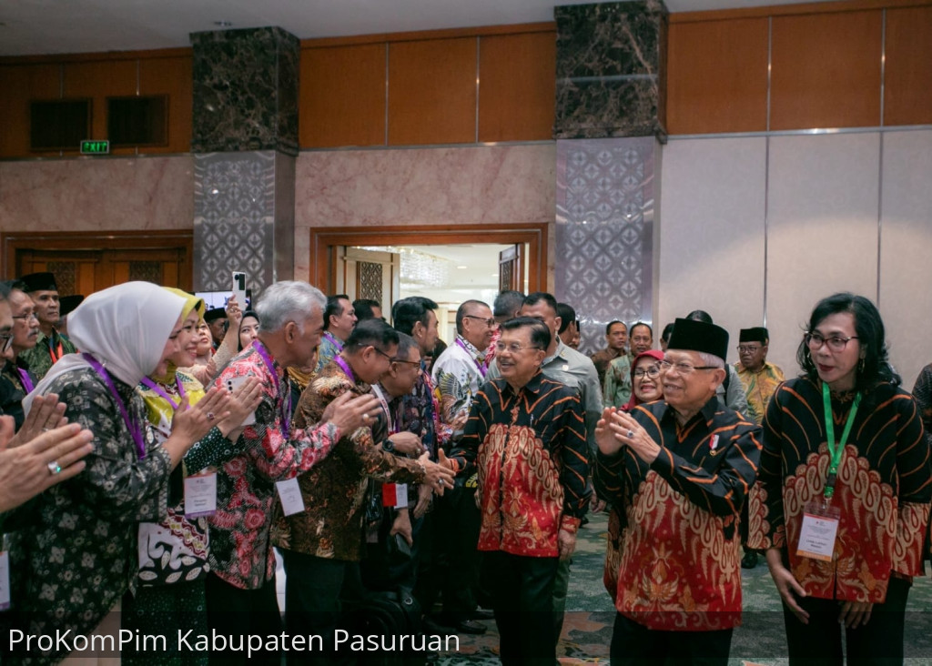 Tujuh Pendonor Darah Asal Kabupaten Pasuruan Terima Penghargaan Satyalancana Kebaktian Sosial Dari Wapres RI
