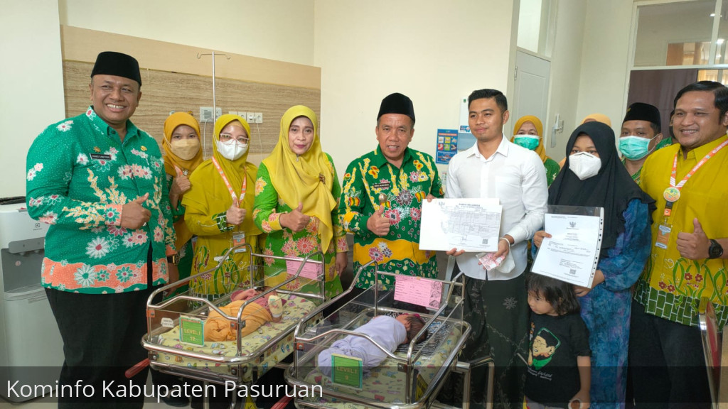 Wabup Mujib Imron Acungi Jempol Inovasi Si Pena Pasti RSUD Grati. Bayi Lahir Langsung Terbit Akta Lahir, KK dan KIA