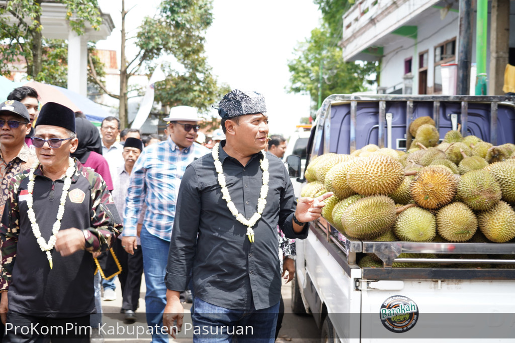 Jadikan Tumpengan Durian Di Desa Kronto Kecamatan Lumbang Sebagai Ajang Tahunan, Pj. Bupati Nurkholis: Jaga Mutu, Pertahankan Kualitas Semua Varietas
