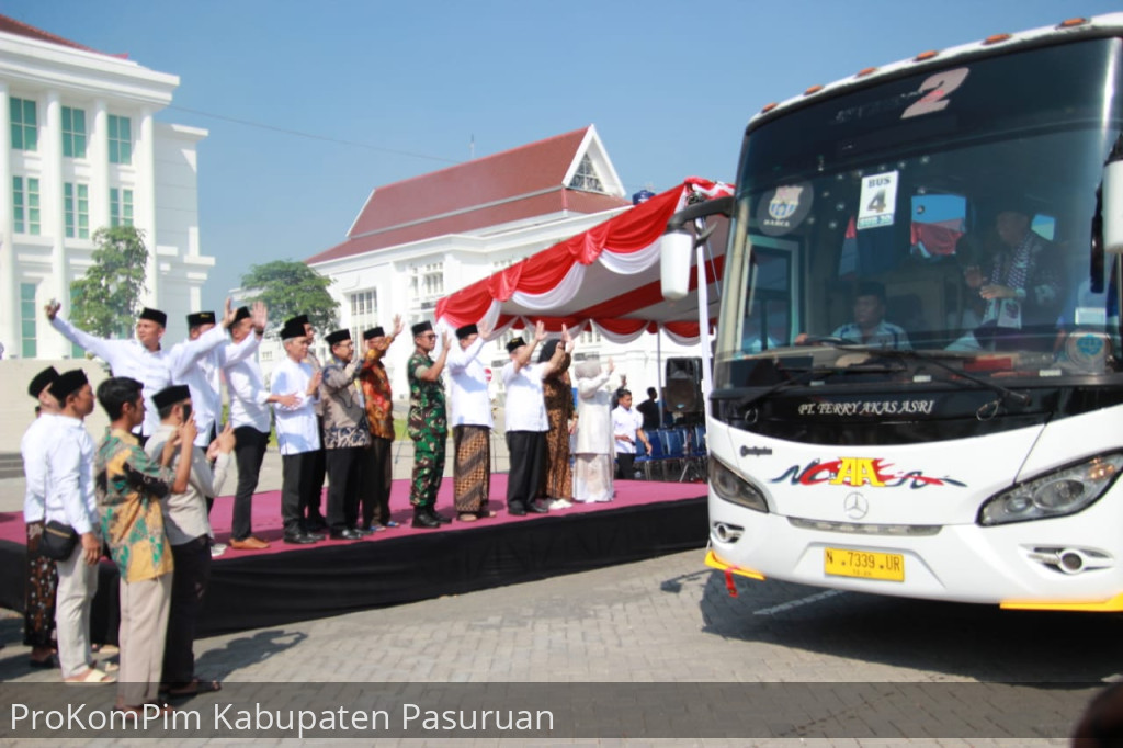 Pj. Bupati Andriyanto Berangkatkan 366 Calon Jamaah Haji (CJH) Kloter Pertama Kabupaten Pasuruan