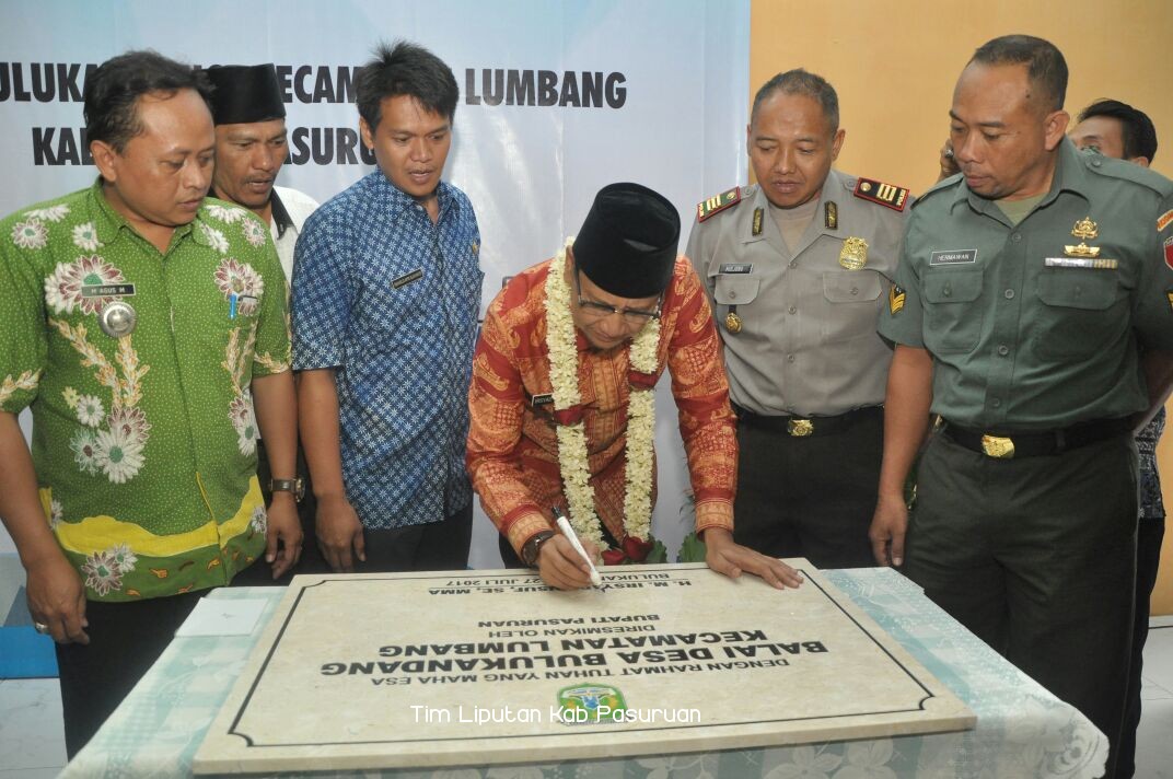 Resmikan Balai Desa Bulukandang, Bupati Irsyad Ajak Masyarakat Ikut Menjaganya