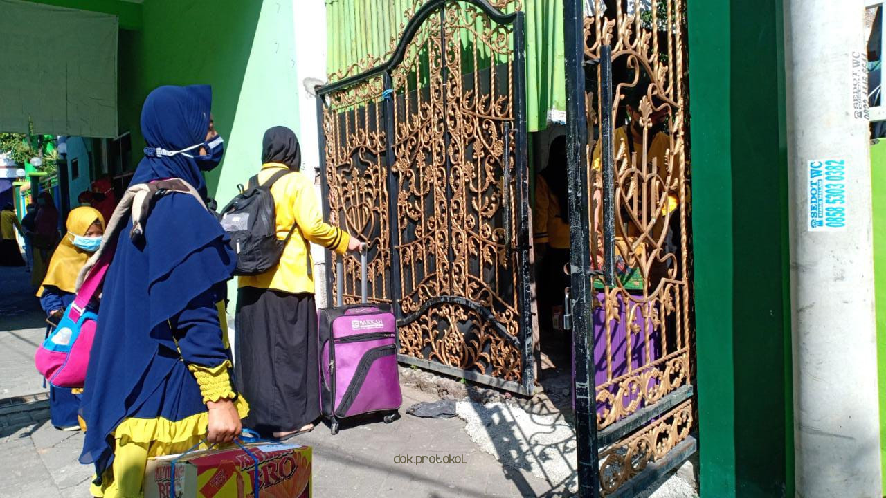 Kembalian Santri, Ponpes Wahid Hasyim Bangil Wajibkan Santriwati Bawa Surat Keterangan Bebas Covid-19