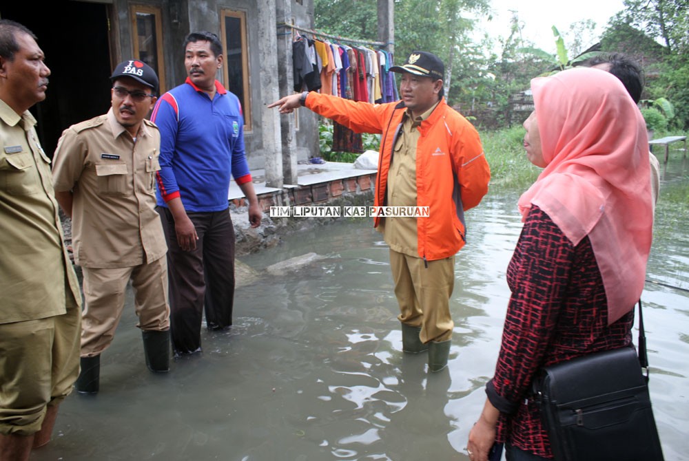BUPATI IRSYAD DAN GUS IPUL SIDAK BANJIR, PEMKAB DAN PEMPROV JATIM AKAN KERJA SAMA NORMALISASI SUNGAI