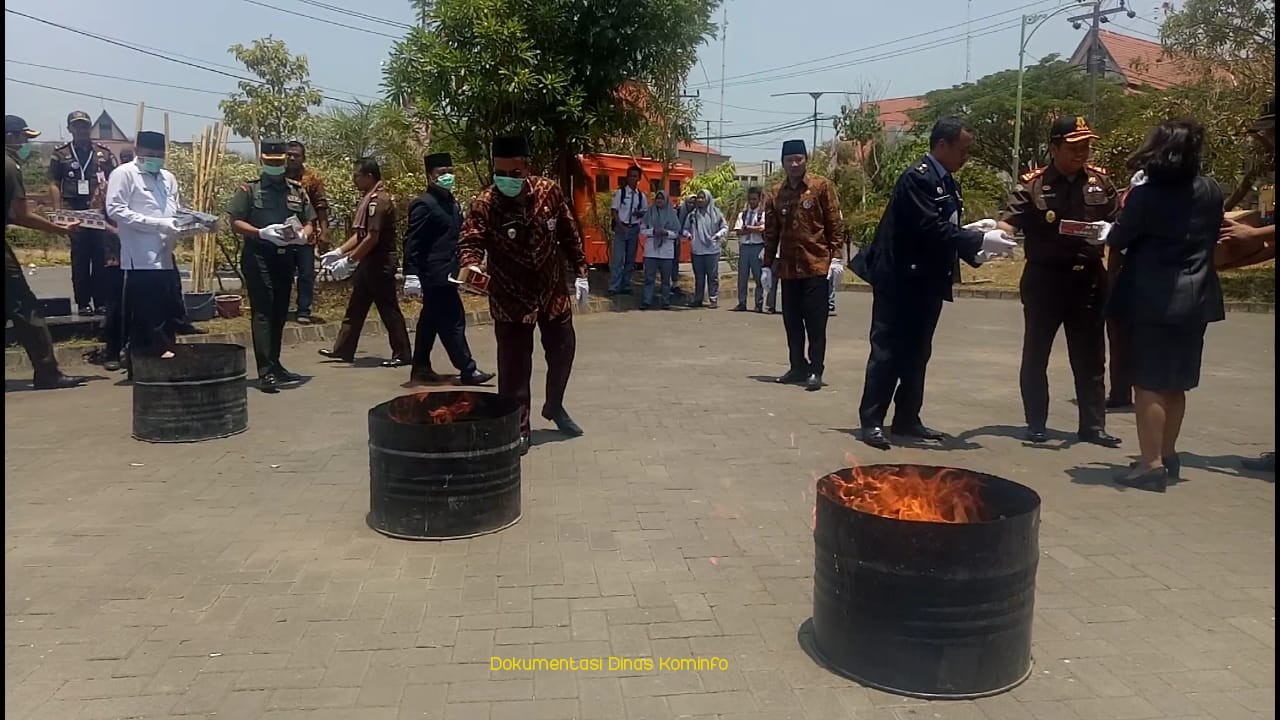 Musnahkan Puluhan Ribu Batang Rokok Illegal dan BB Pidana Umum maupun Khusus